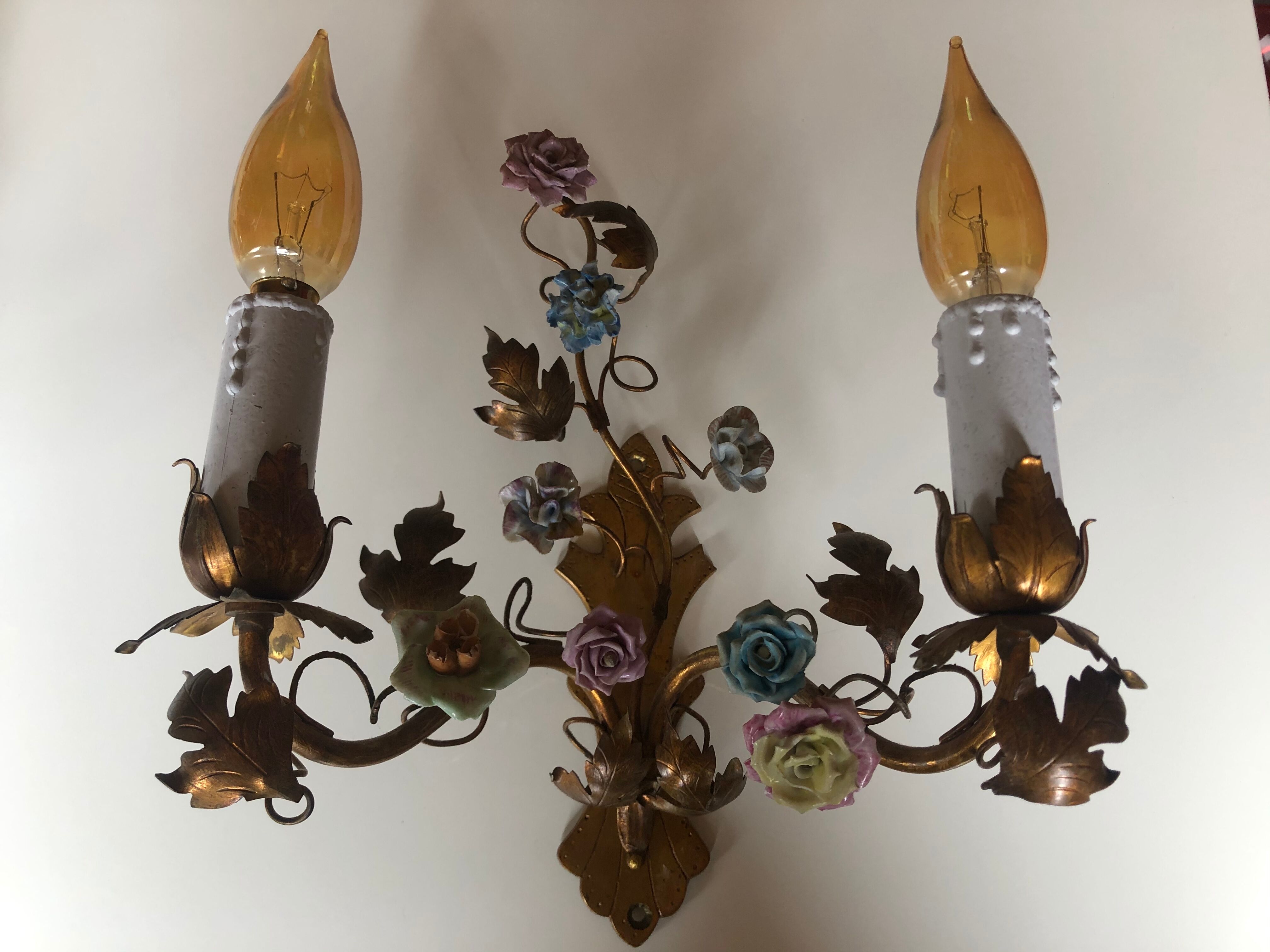 Two bronze wall light decorated with flowers in german porcelain