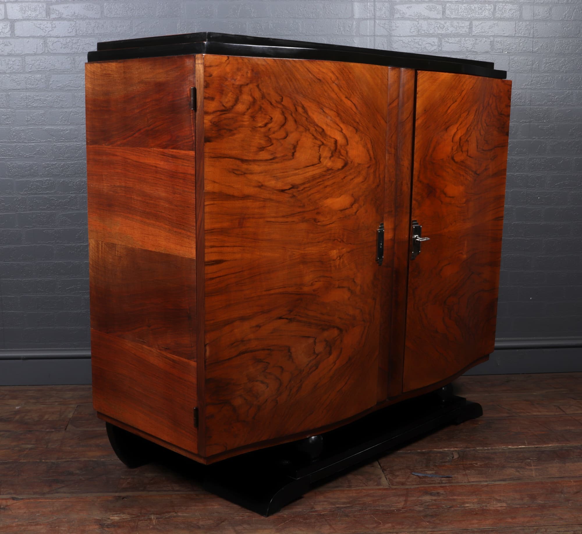 French art deco sideboard in walnut 1920