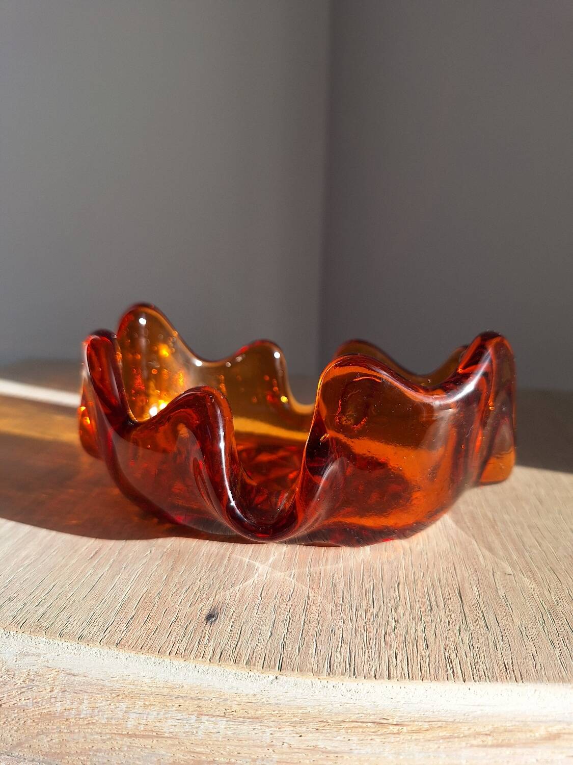 Amber glass pocket emptier