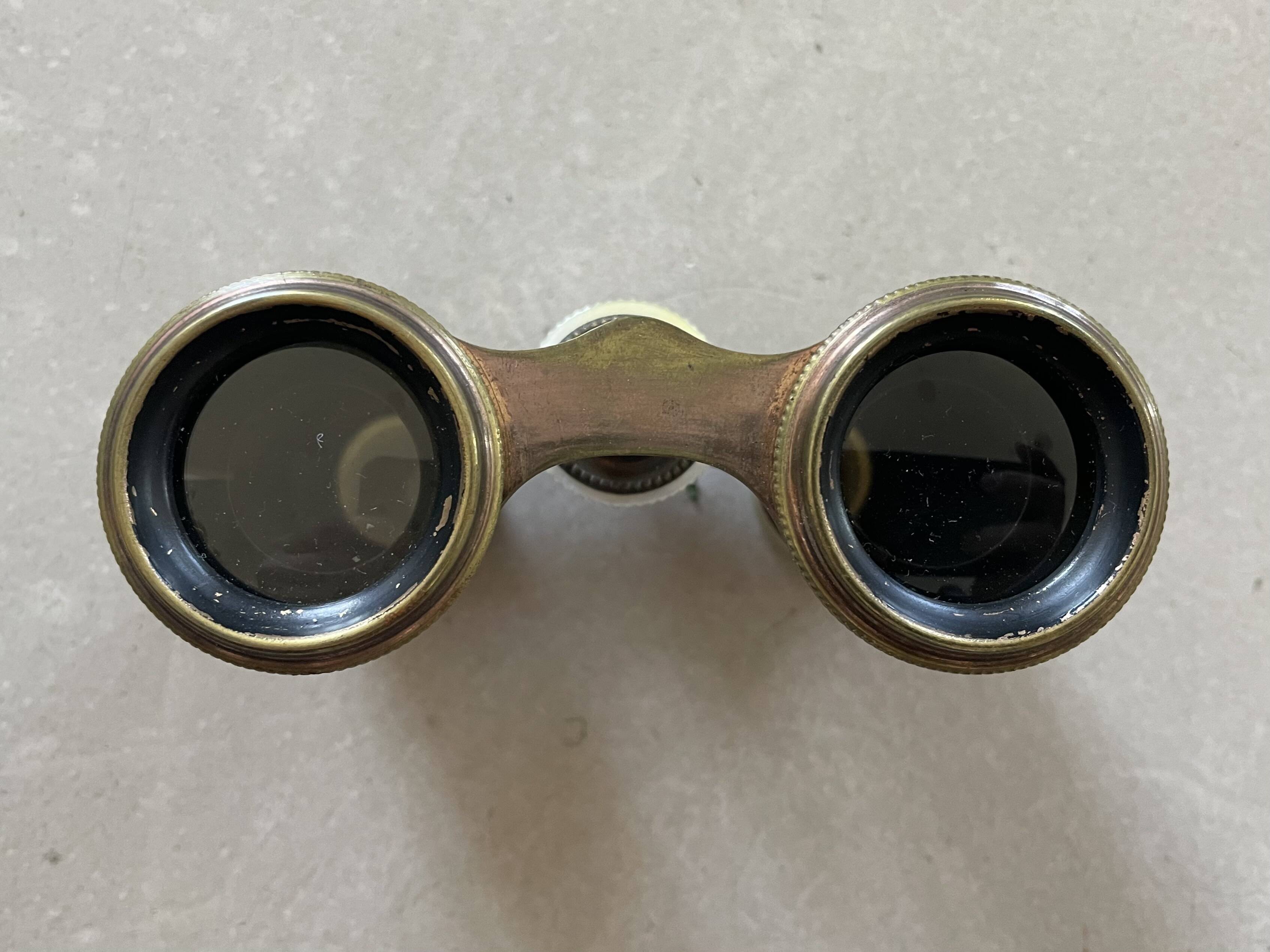 Mother-of-pearl opera binoculars