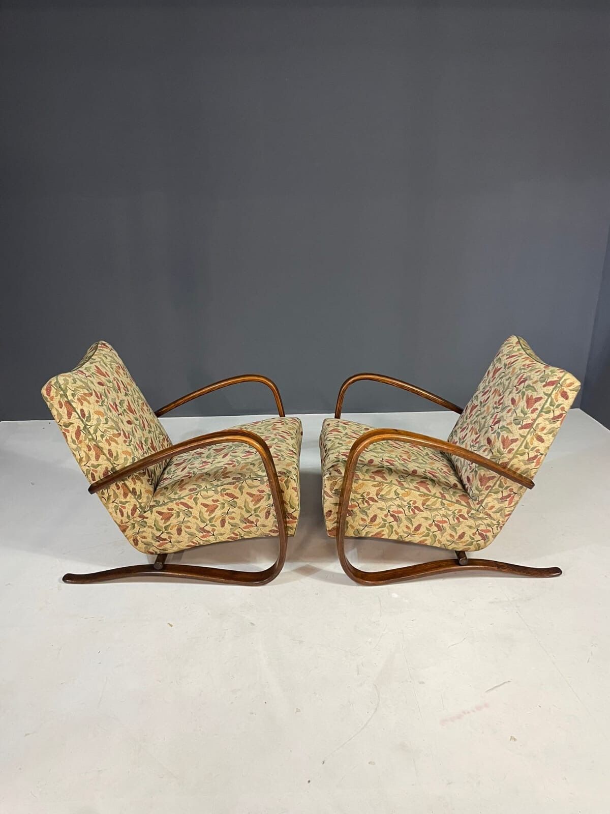 Paire de chaises longues H269 de Jindřich Halabala, années 1930