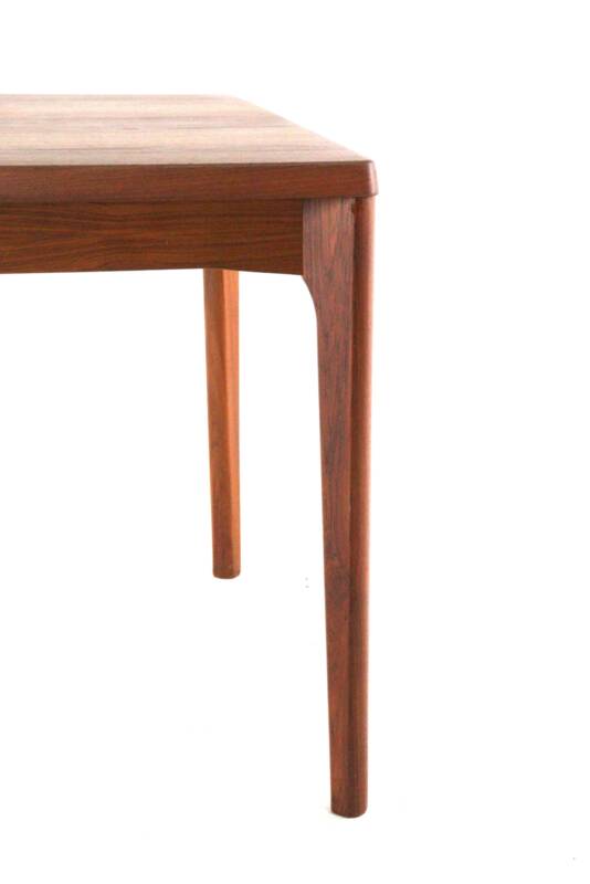 Henning Kjaernulf pour la table à manger carrée extensible Vejle - design danois
