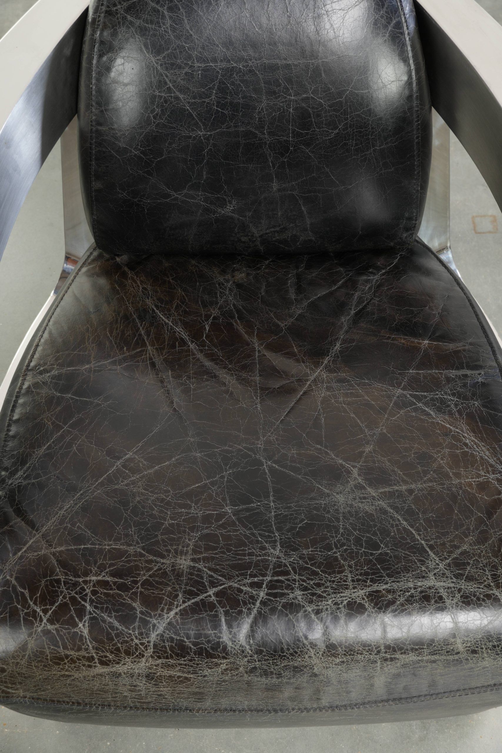 Vintage aviator design armchair in cowhide leather with aluminium