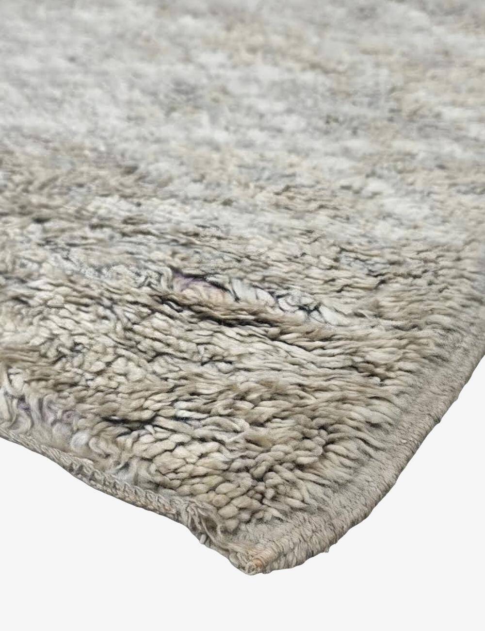 Minimalist Berber Rug - 272 x 170 cm