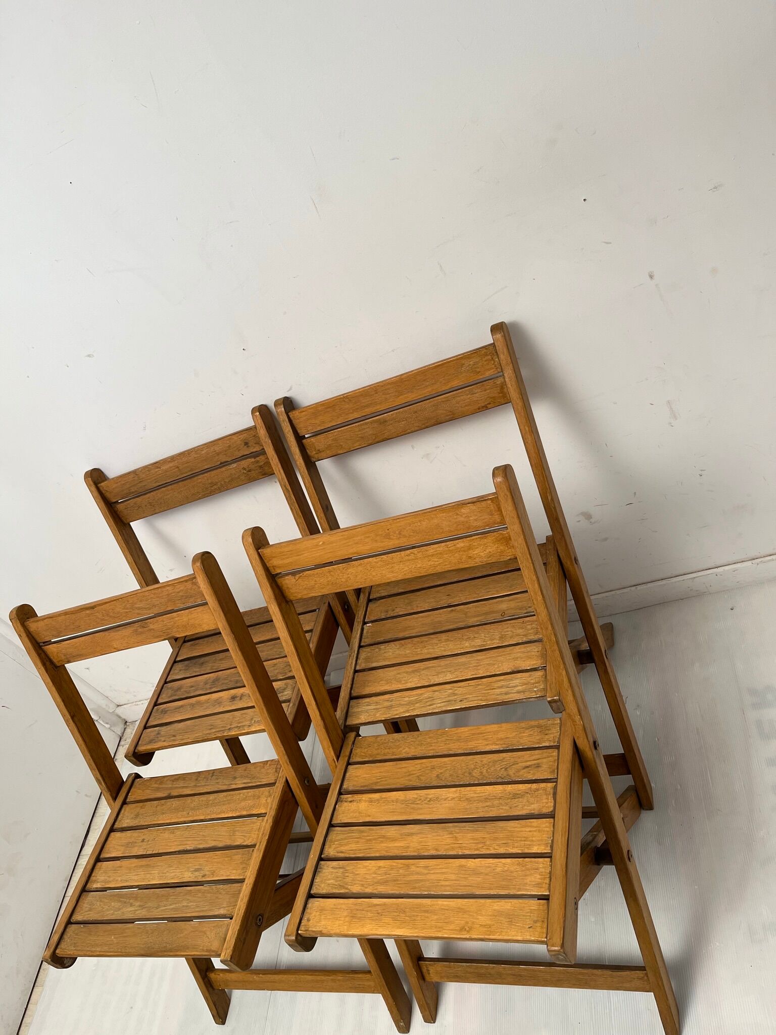 4 foldable chairs in vintage wood