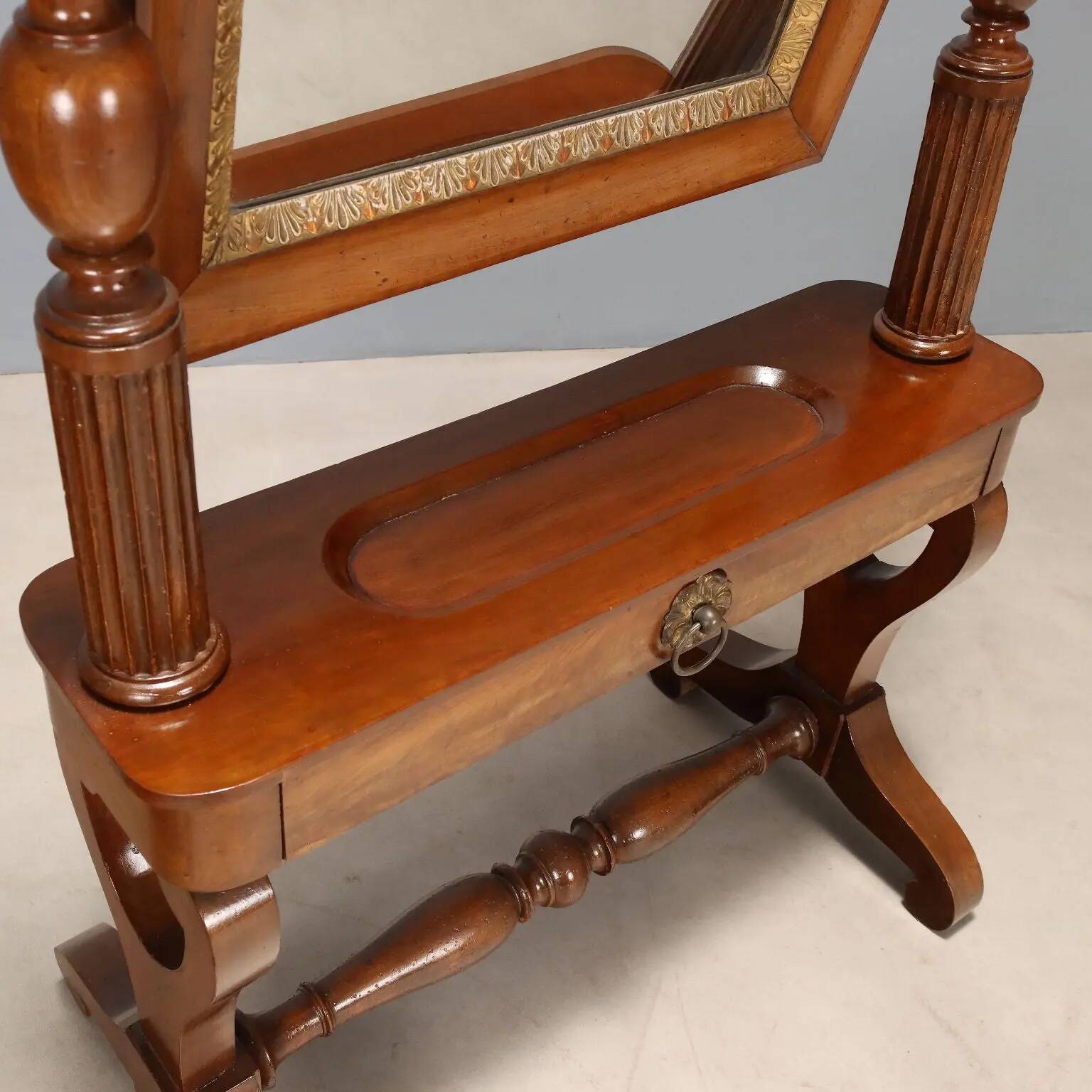 Antique Louis-Philippe mirror in carved walnut, Italy, 19th century.