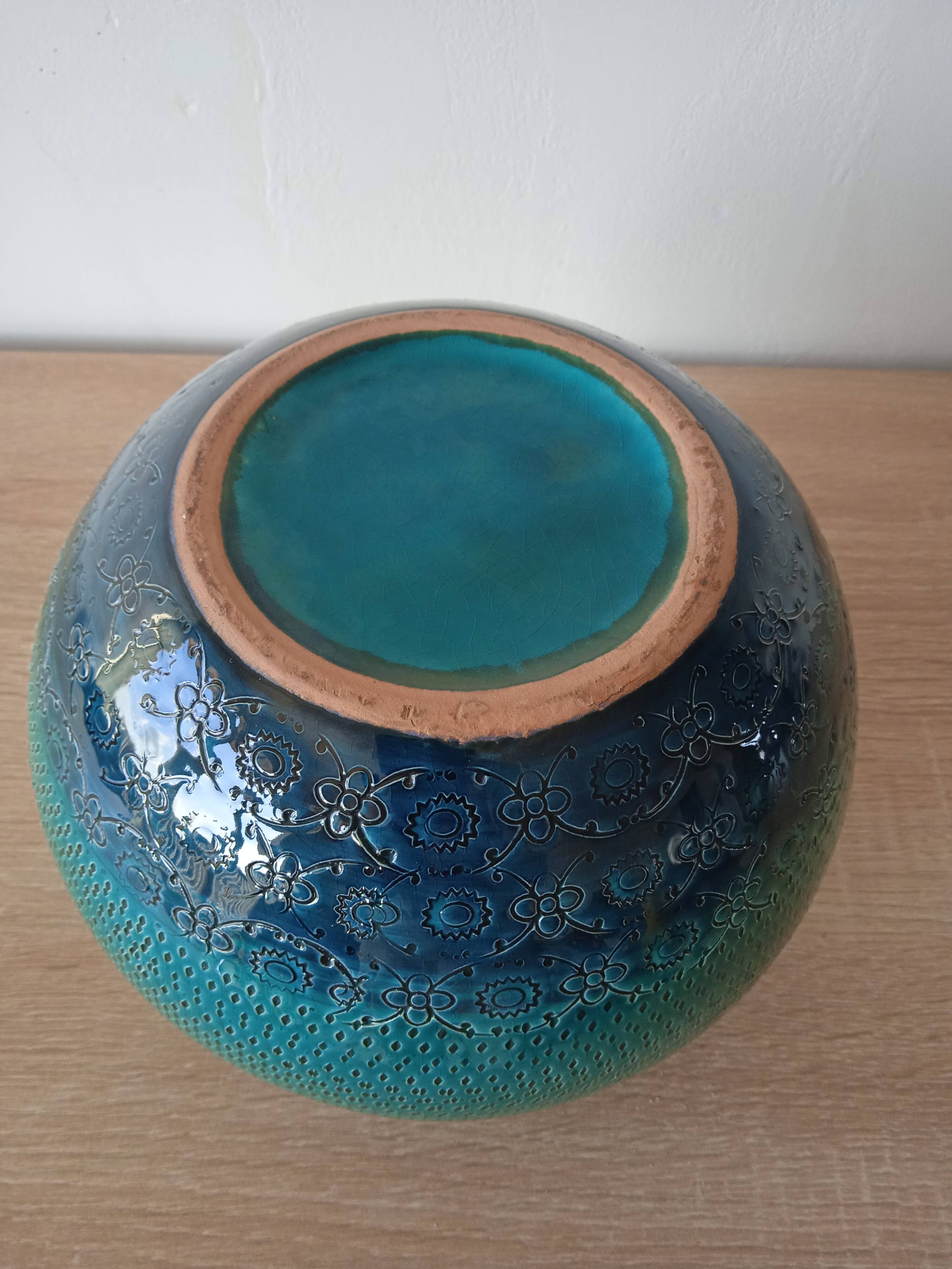 Round vase