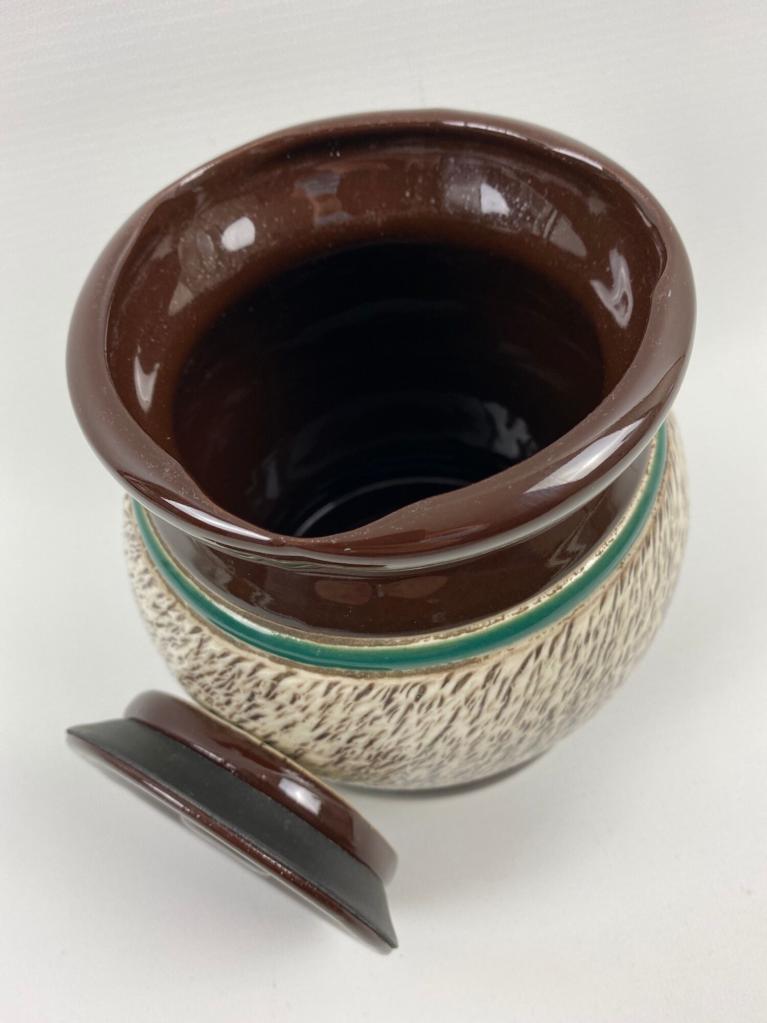 Brisdoux ceramic tobacco pot