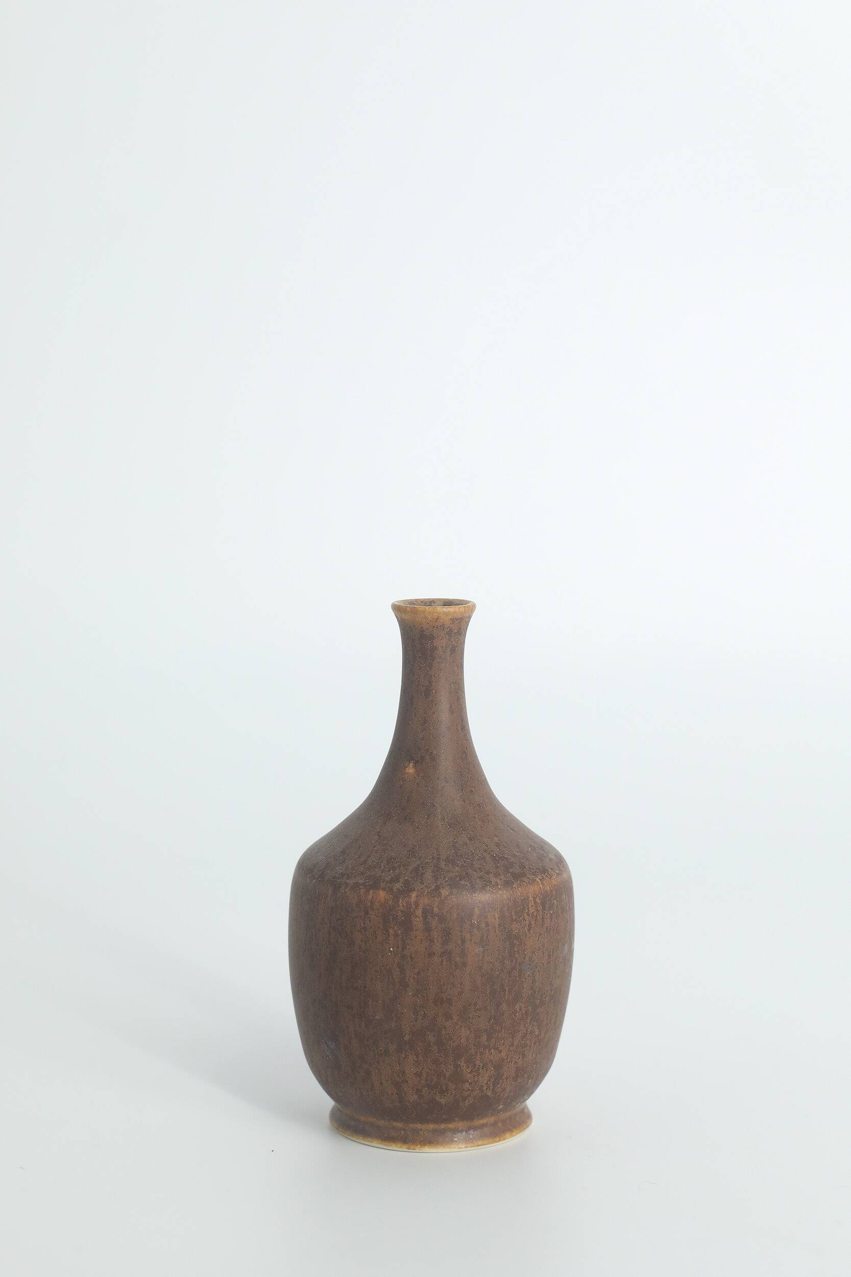 Set of 4 Scandinavian collectible vases in brown stoneware by Gunnar Borg.