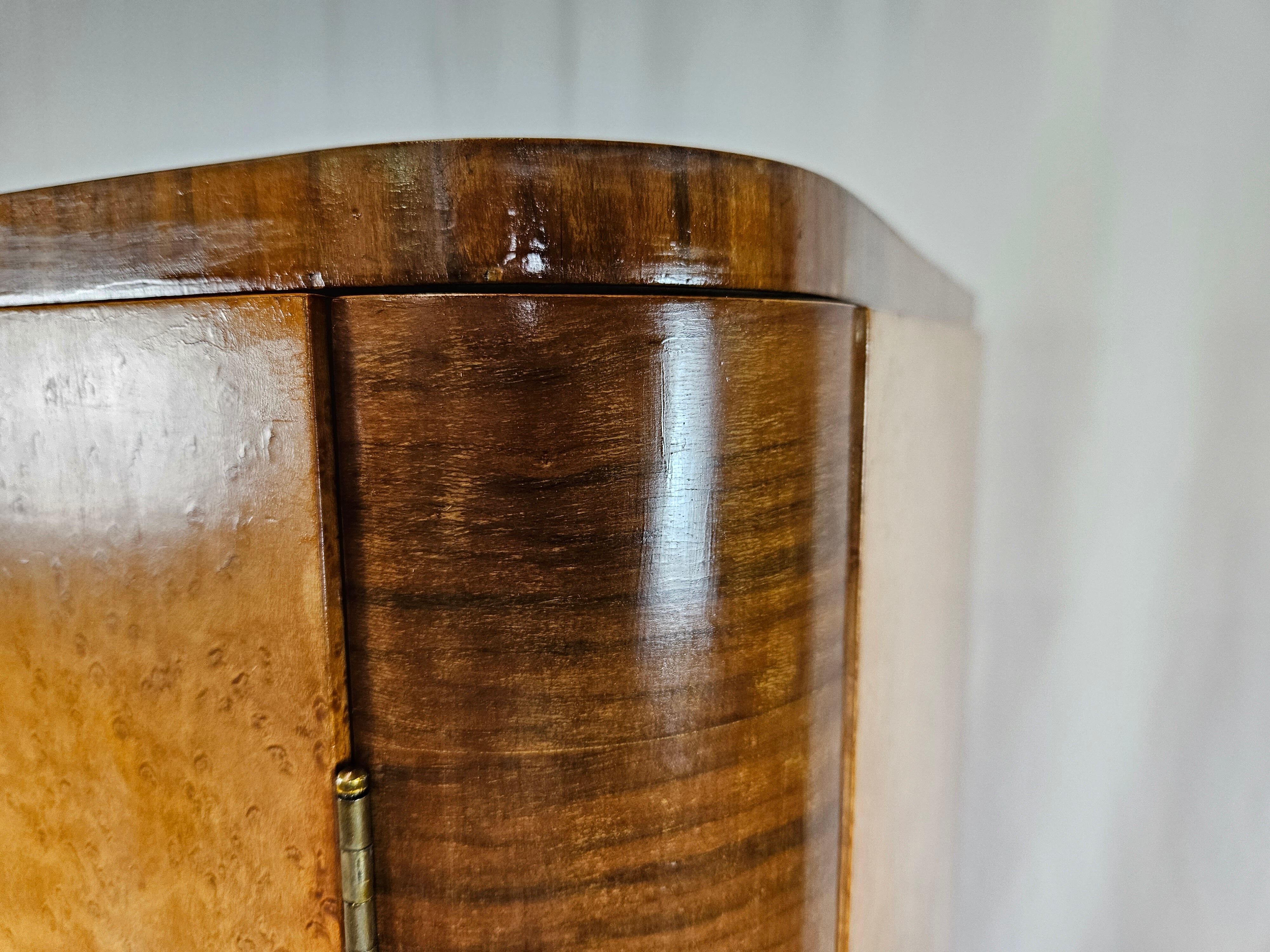 Art decò sideboard in thuja and walnut