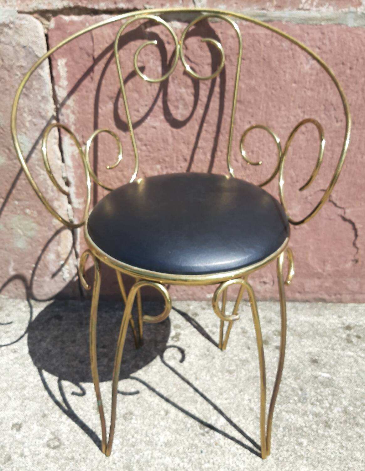 Dressing table and chair in gilded metal and opaline glass.