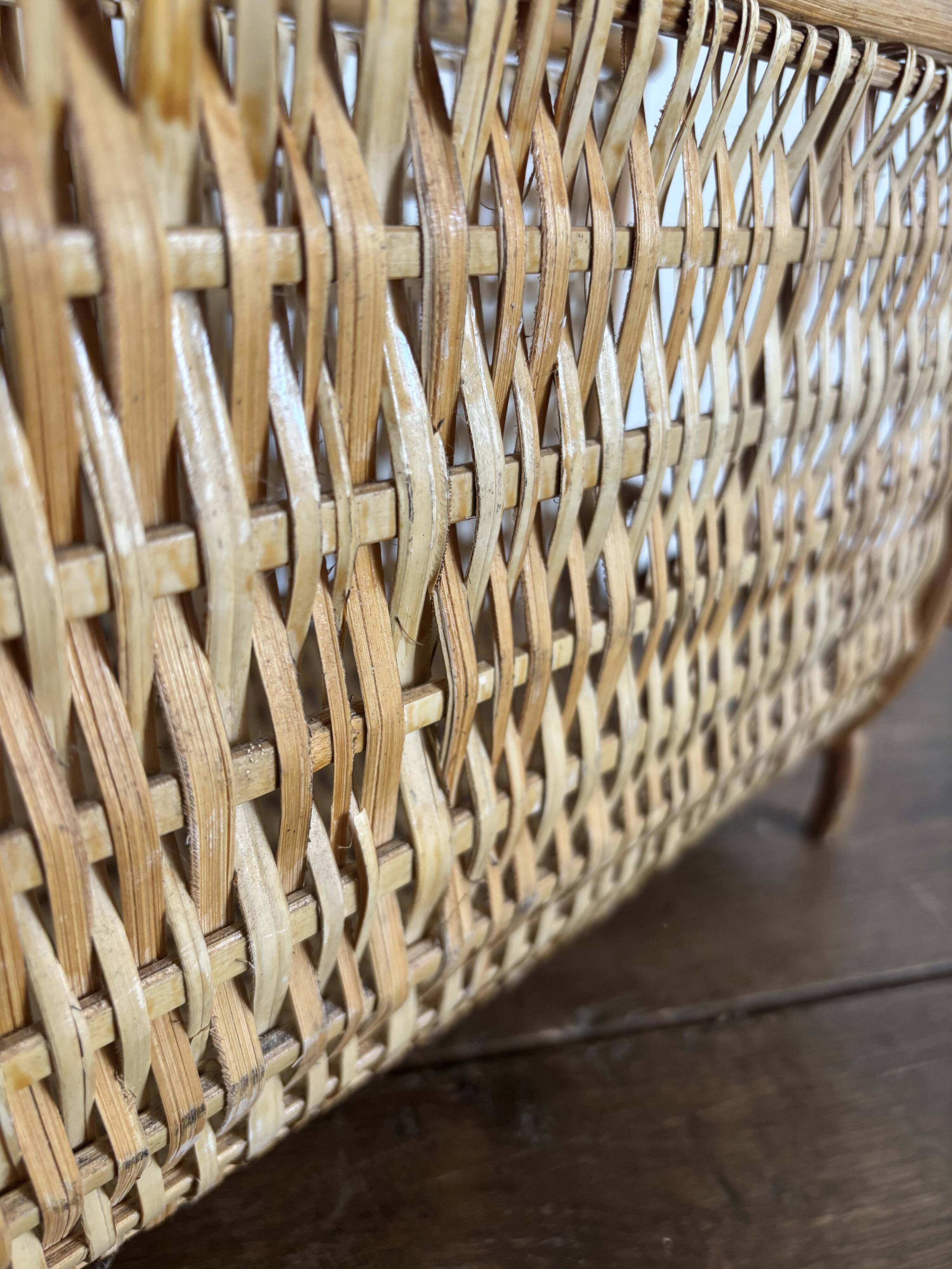 Porte-revues vintage en rotin naturel  des années 60