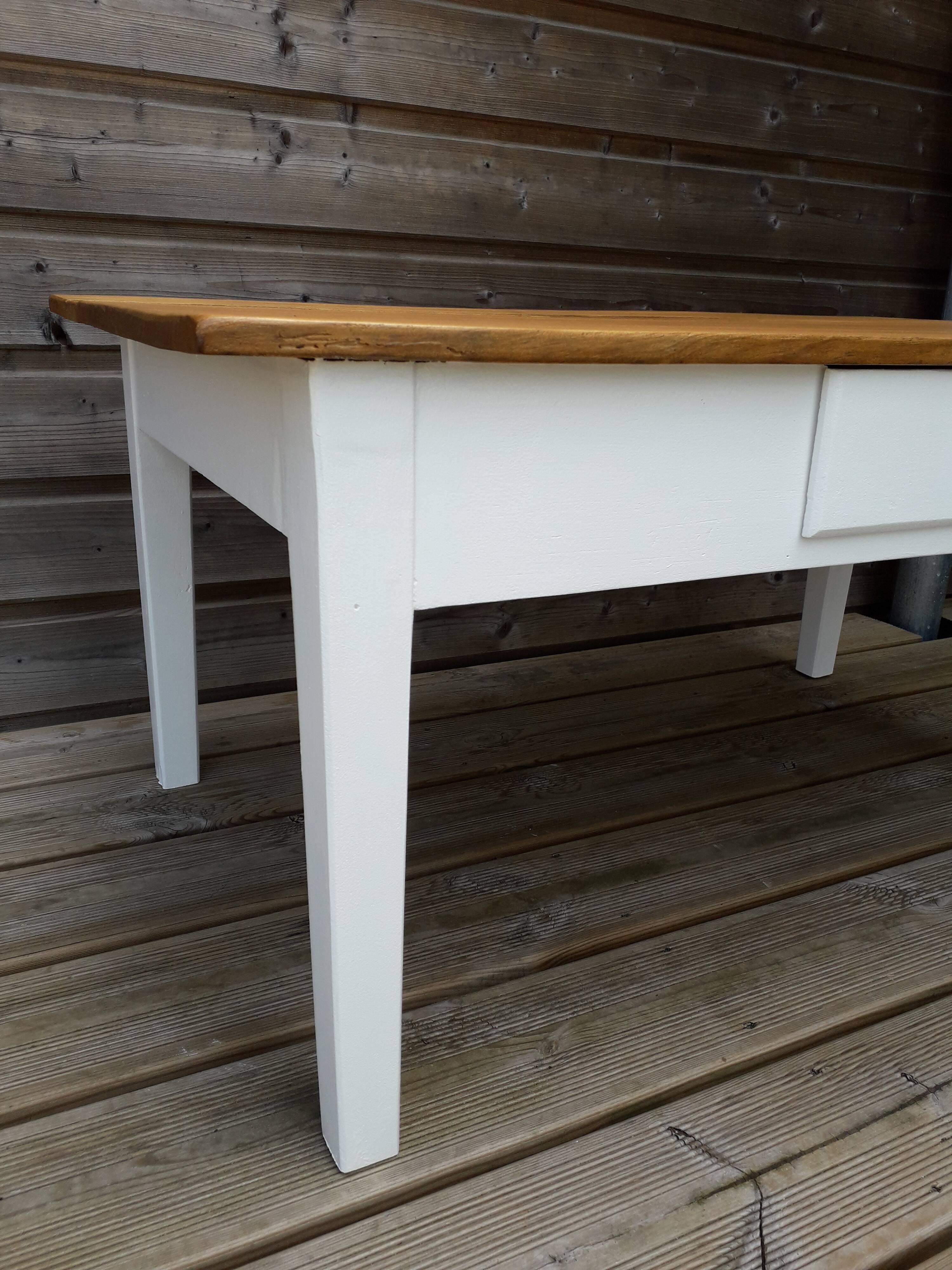 Table basse blanche