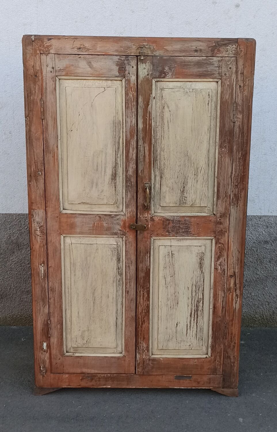 Armoire en bois ancienne