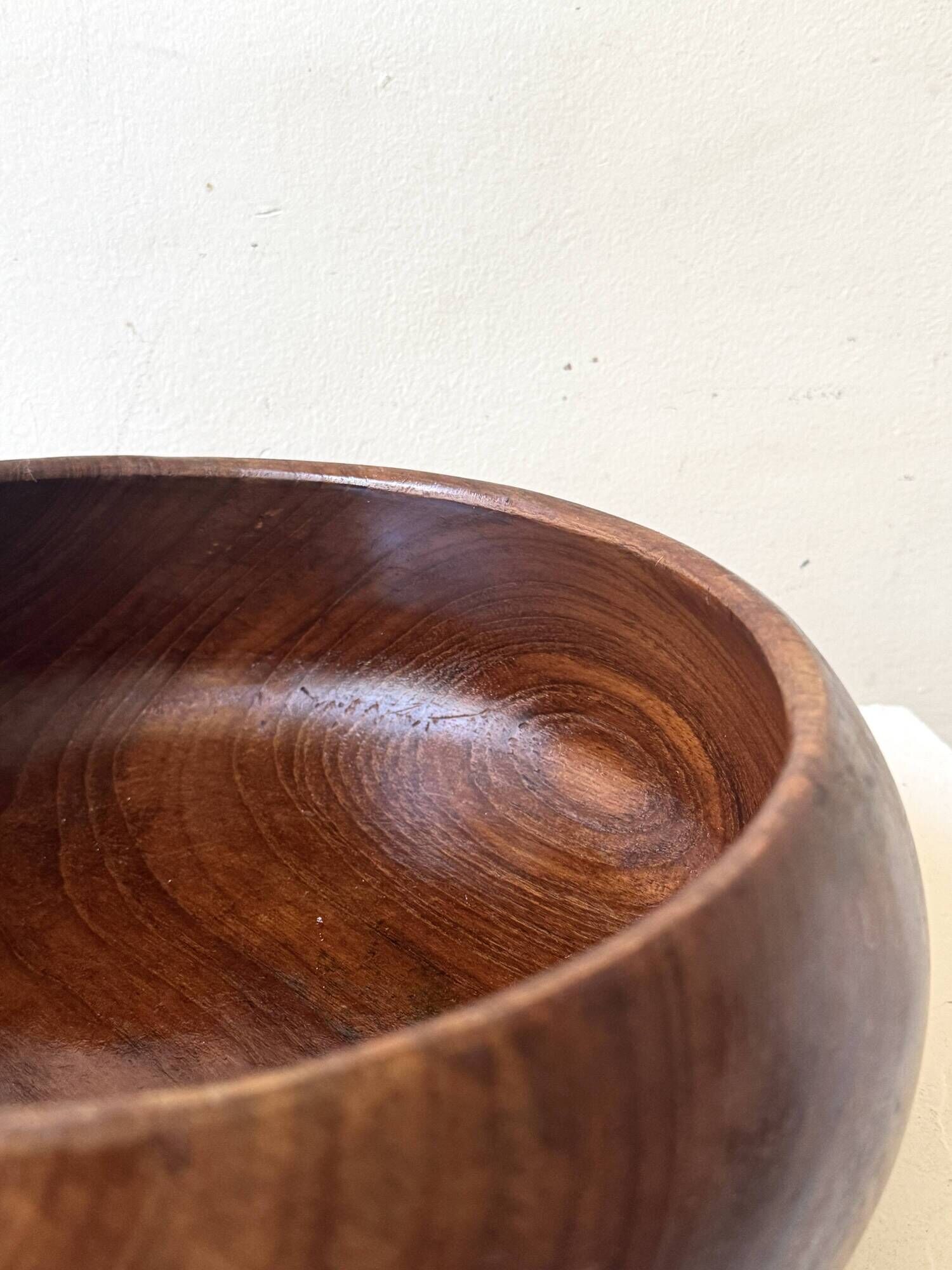 Scandinavian salad bowl / fruit bowl made of genuine teak wood, Denmark 1970.