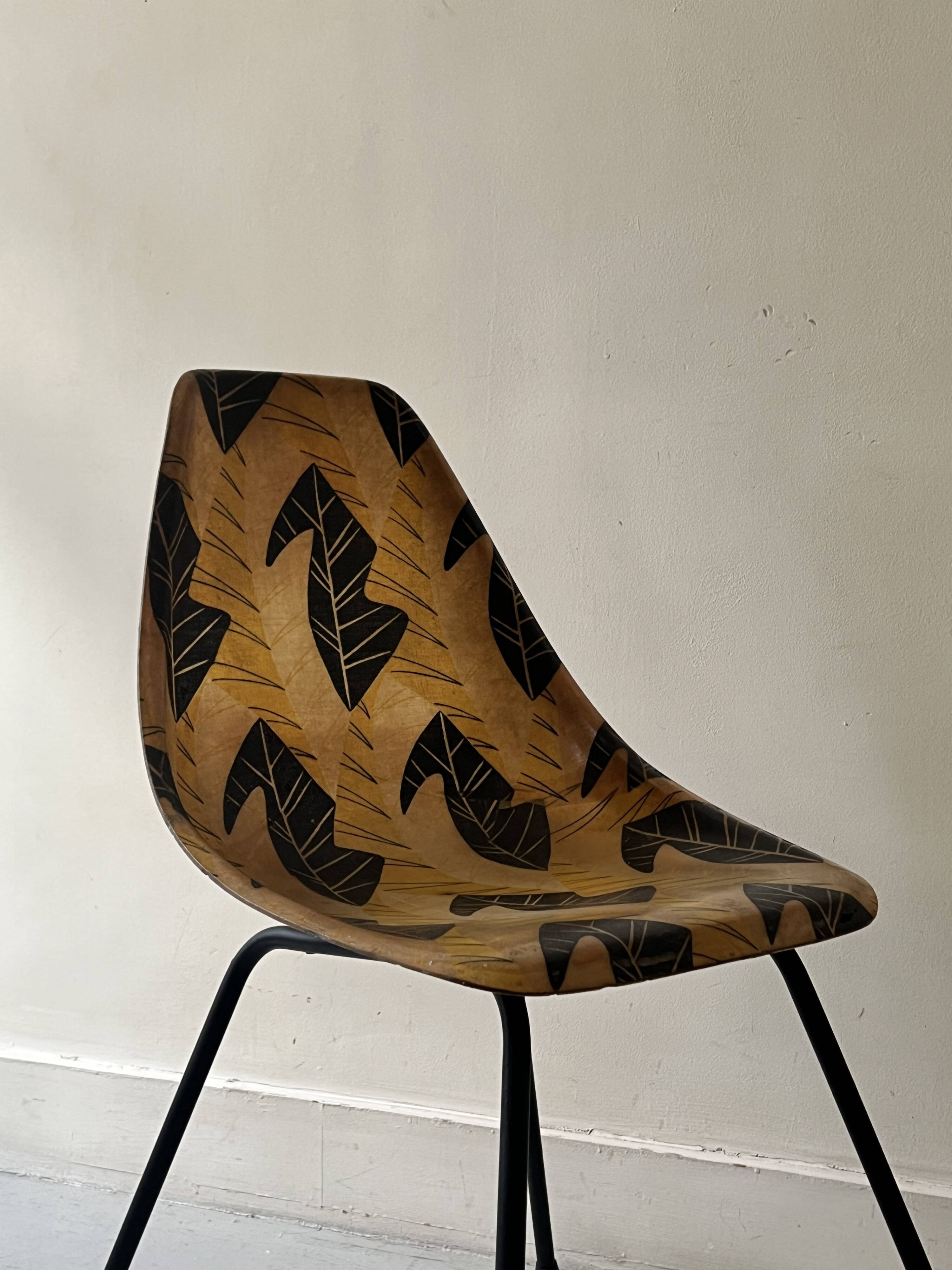 Chair in fibreglass and metal by René-Jean Caillette, stork, 1950 design.