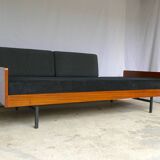 Daybed LC8 A.R.P. Pierre Guariche 1955