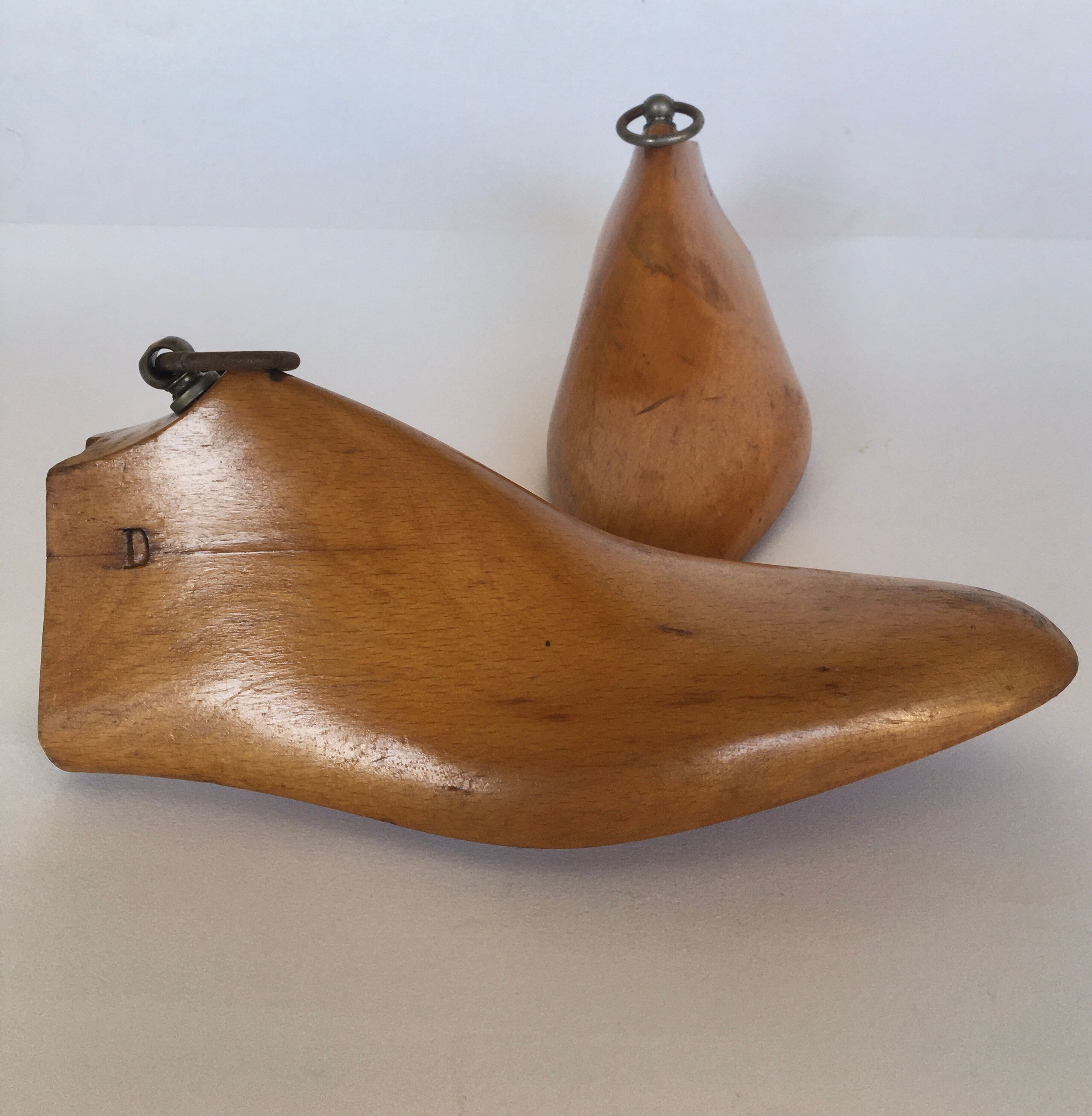 Wooden shoe trees