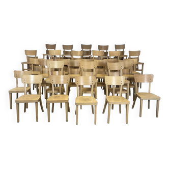 Lot de 68 chaises bistrot en chêne Guido années 2000