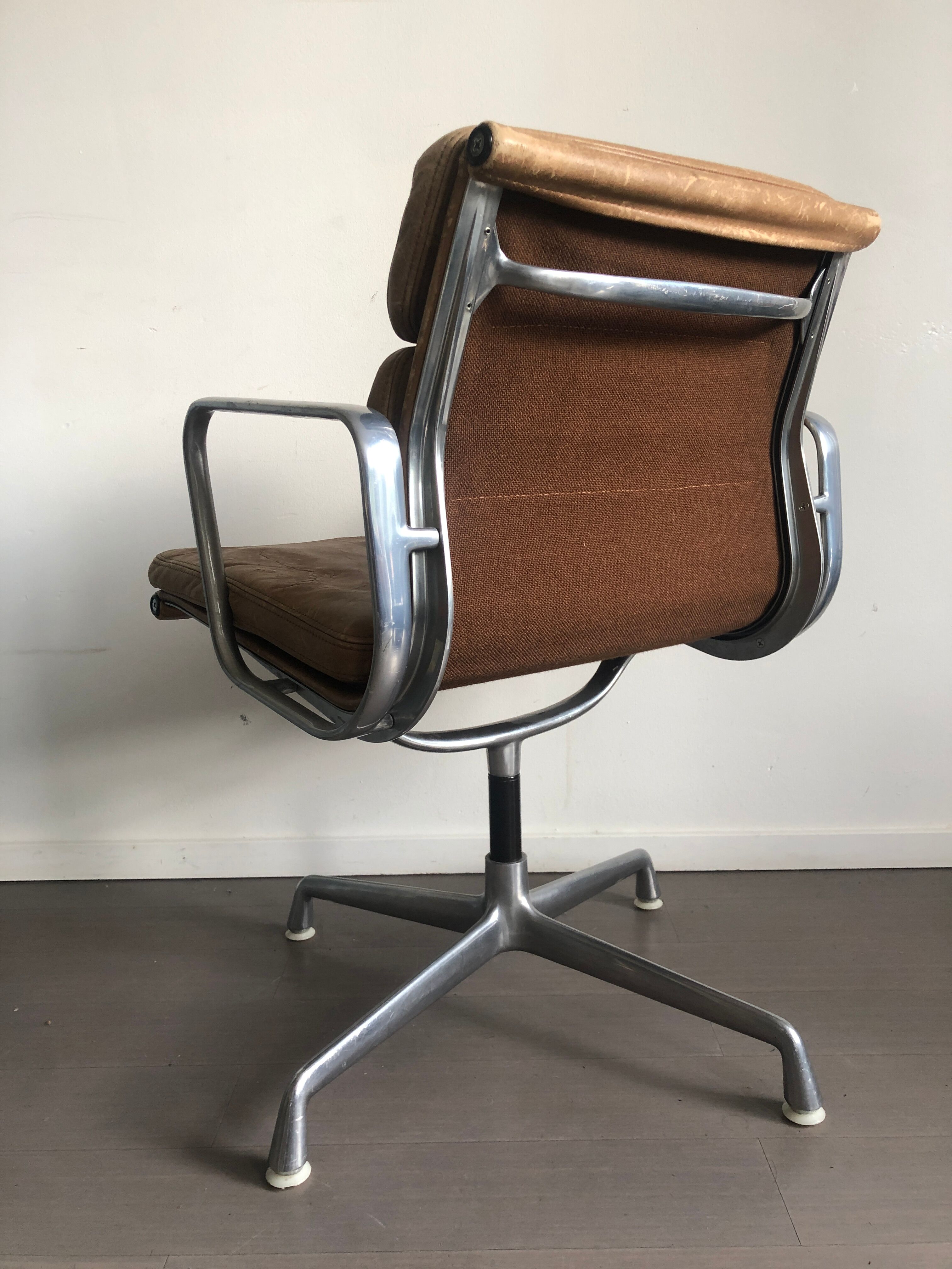 EA208 Soft Pad chair for Herman Miller 1970's