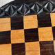 Jeu d’échec en bois sculpté