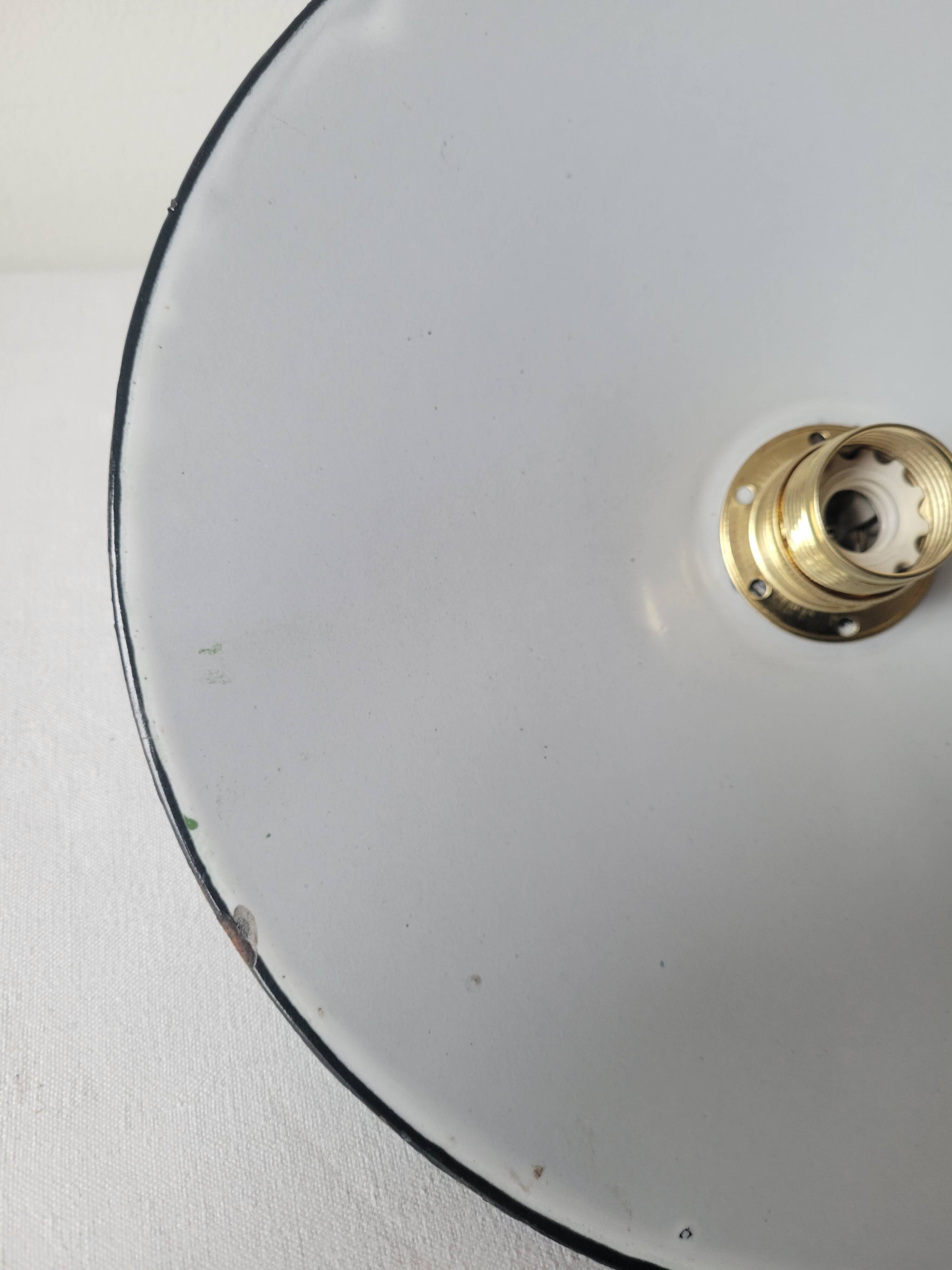 Workshop suspension in enamelled sheet metal