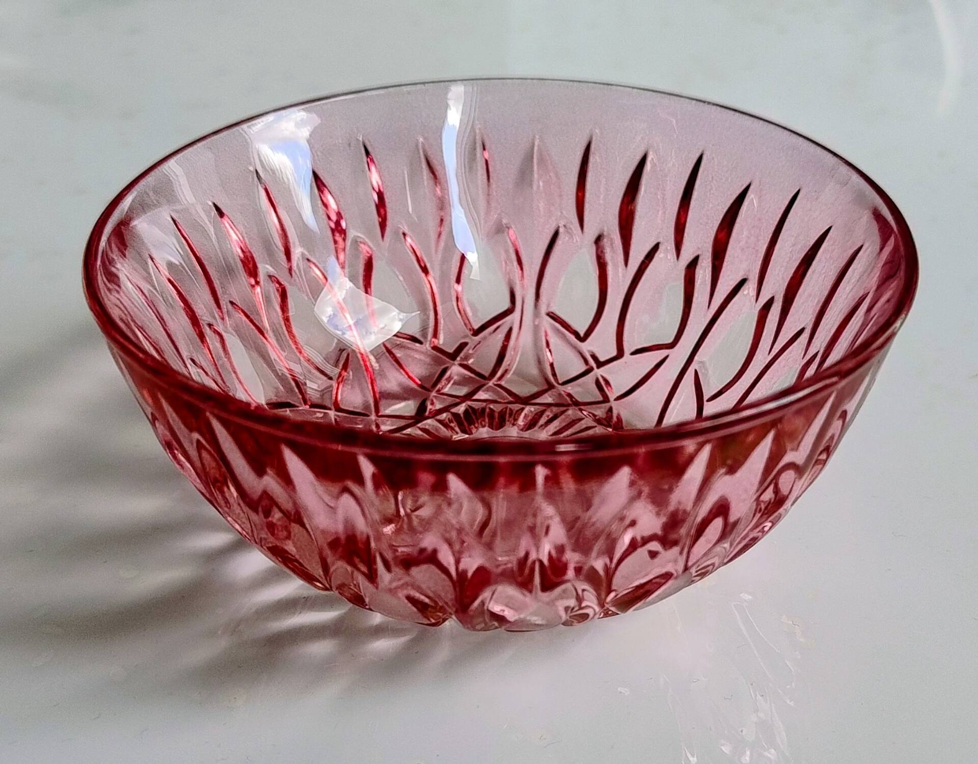 Small vintage pink glass bowl with floral decoration – French 60s/70s
