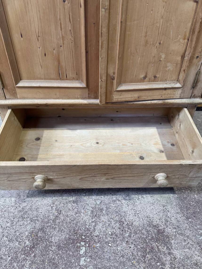 Red fir wardrobe - Compact & Authentic format