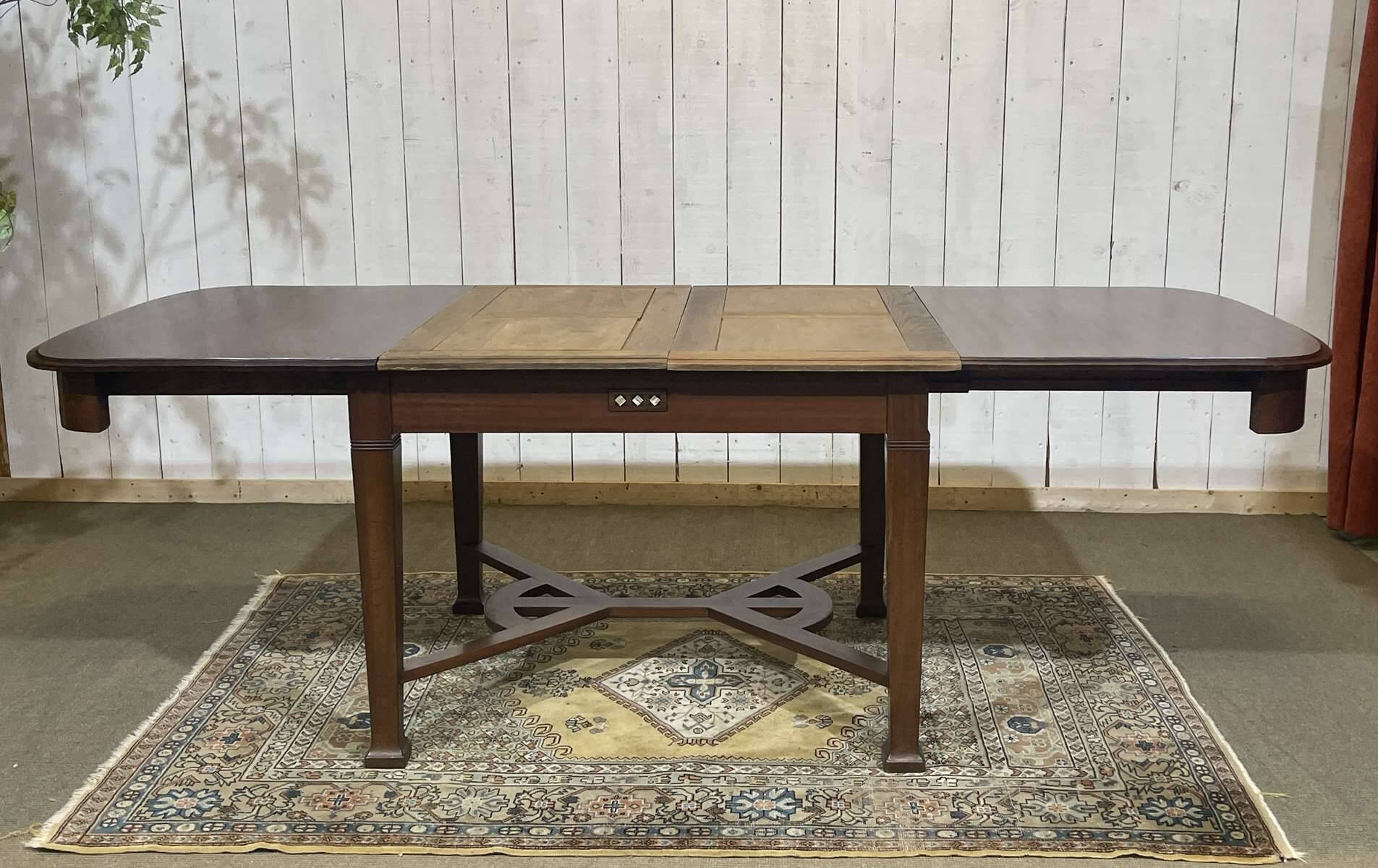Art Nouveau dining table in mahogany in the style of Gustave Serrurier-Bovy.