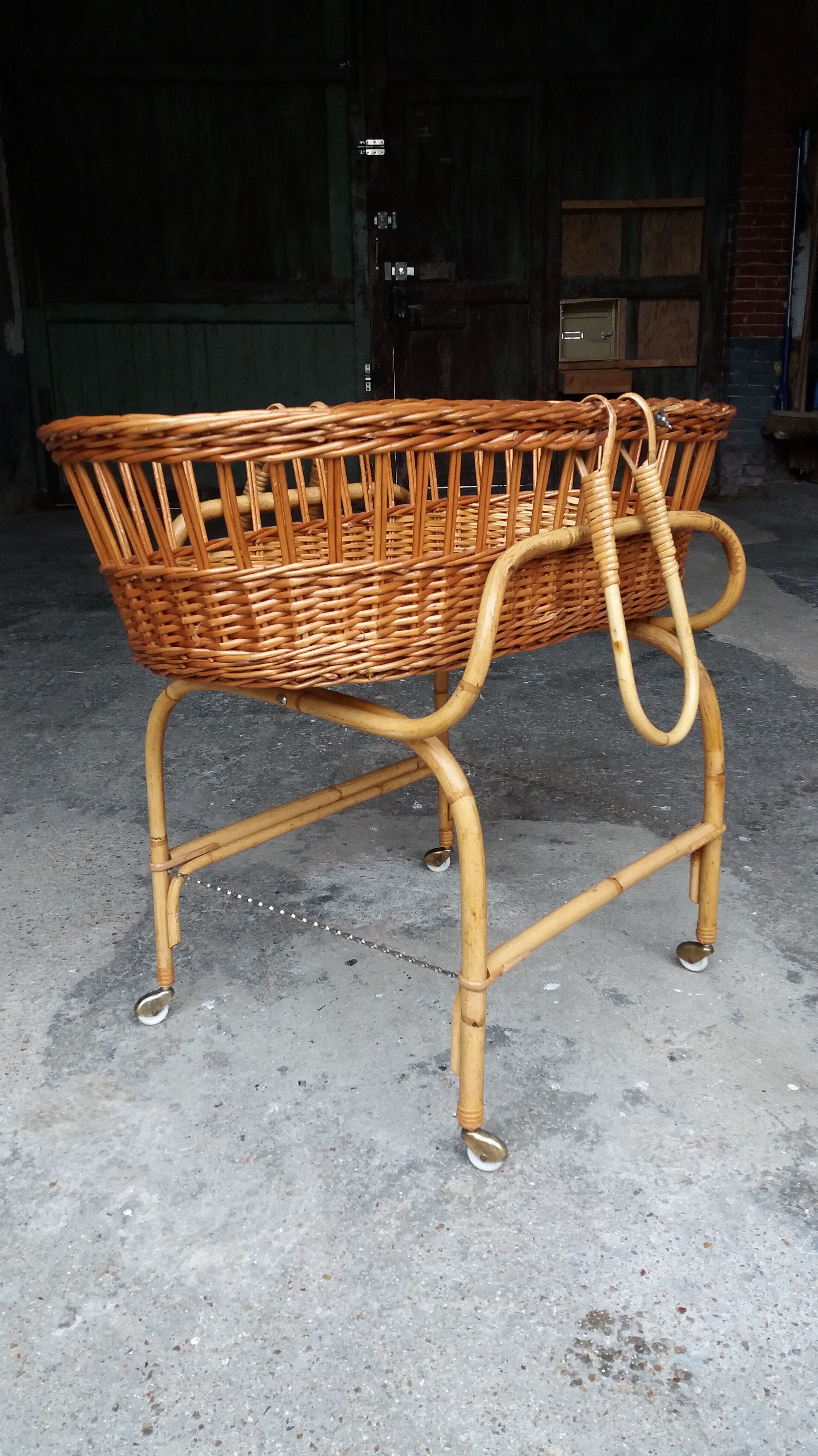 60s rattan basket