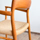 Paire de chaises de salle à manger modèle 56 par Niels O. Møller en chêne