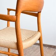 Paire de chaises de salle à manger modèle 56 par Niels O. Møller en chêne