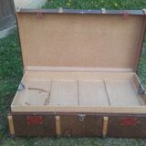Wooden travel trunk