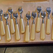 Set of 12 dessert forks