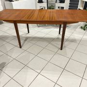 Large extendable Scandinavian table in vintage teak from the 1970s.