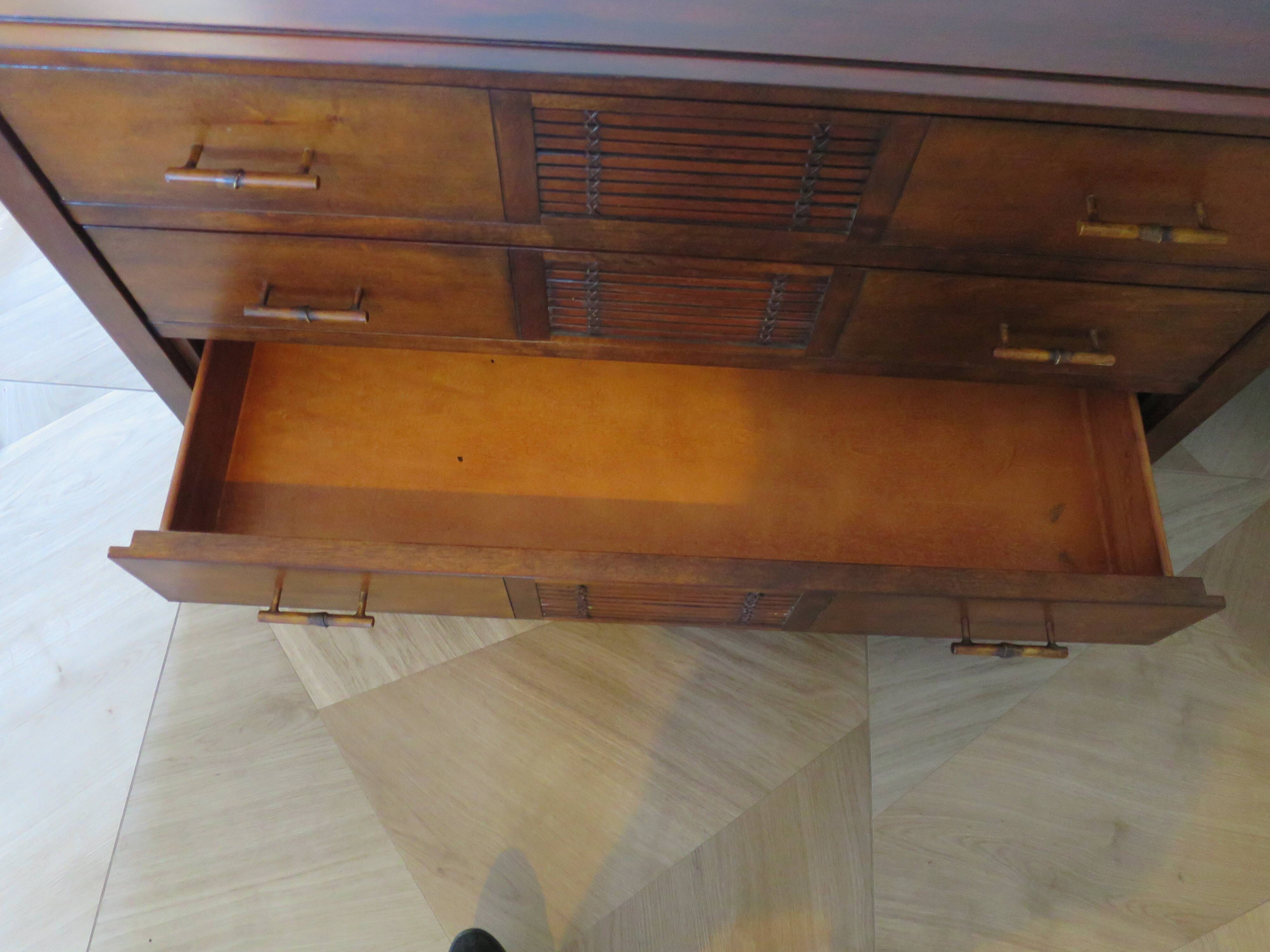 Commode longue–3 tiroirs -style colonial–Teinte acajou