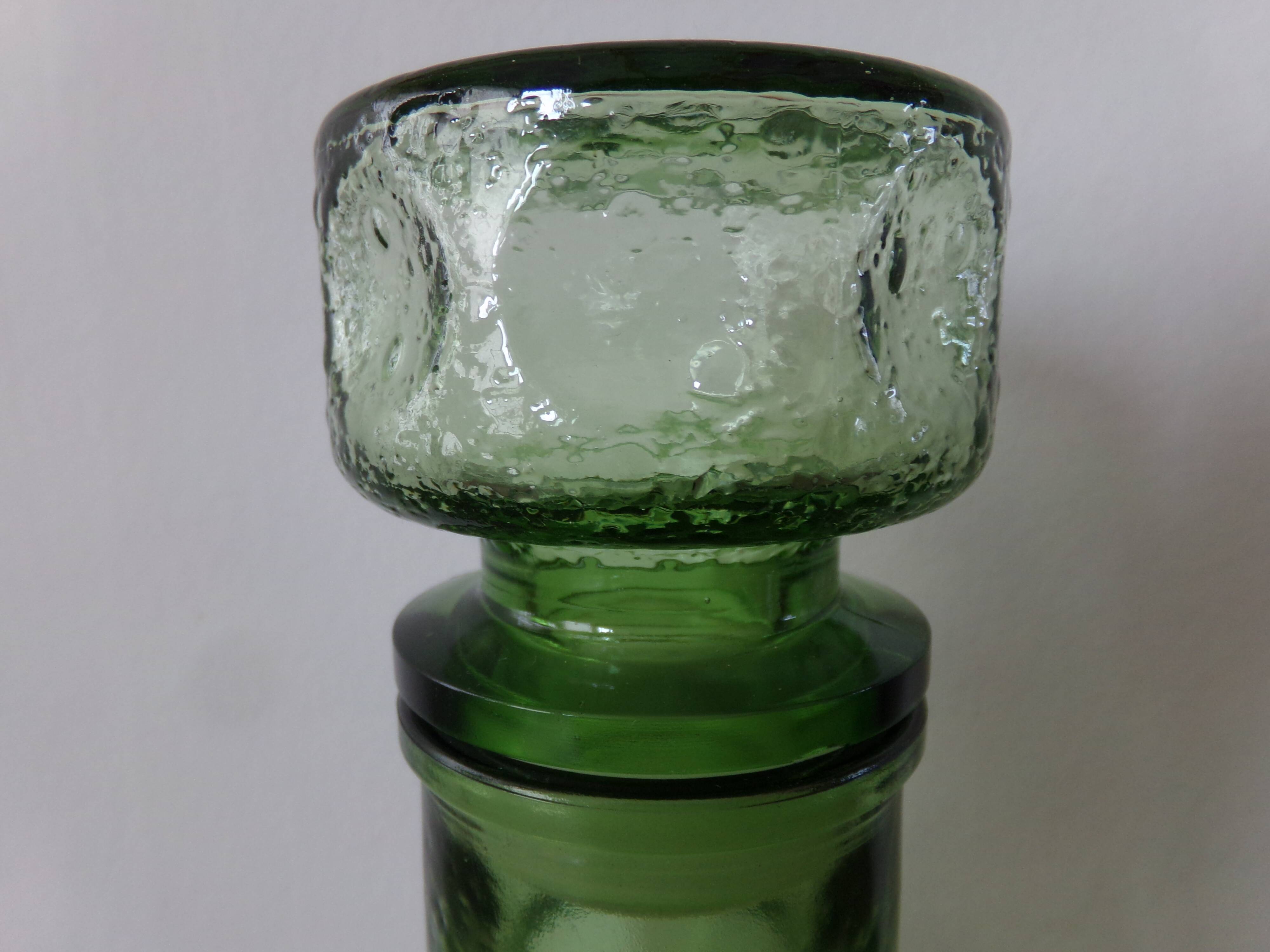 Bubbled glass carafe