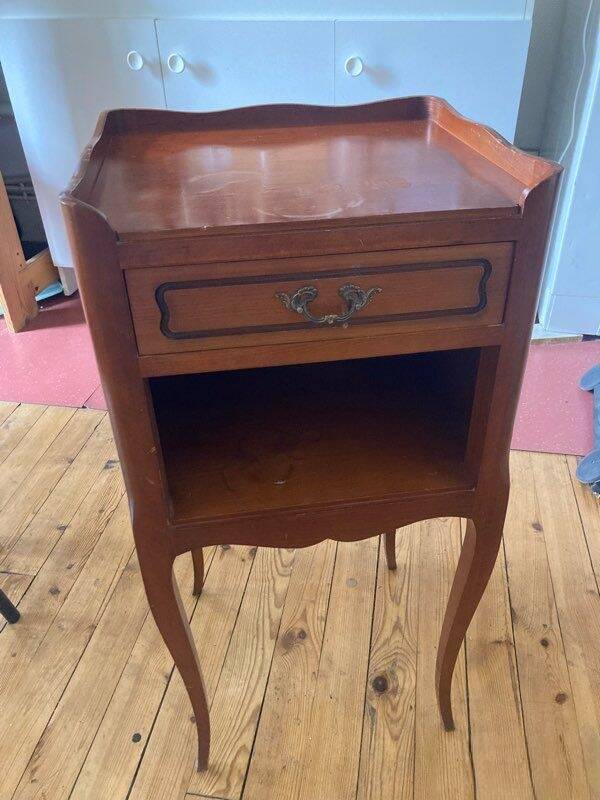 Table de chevet style Louis XV en merisier