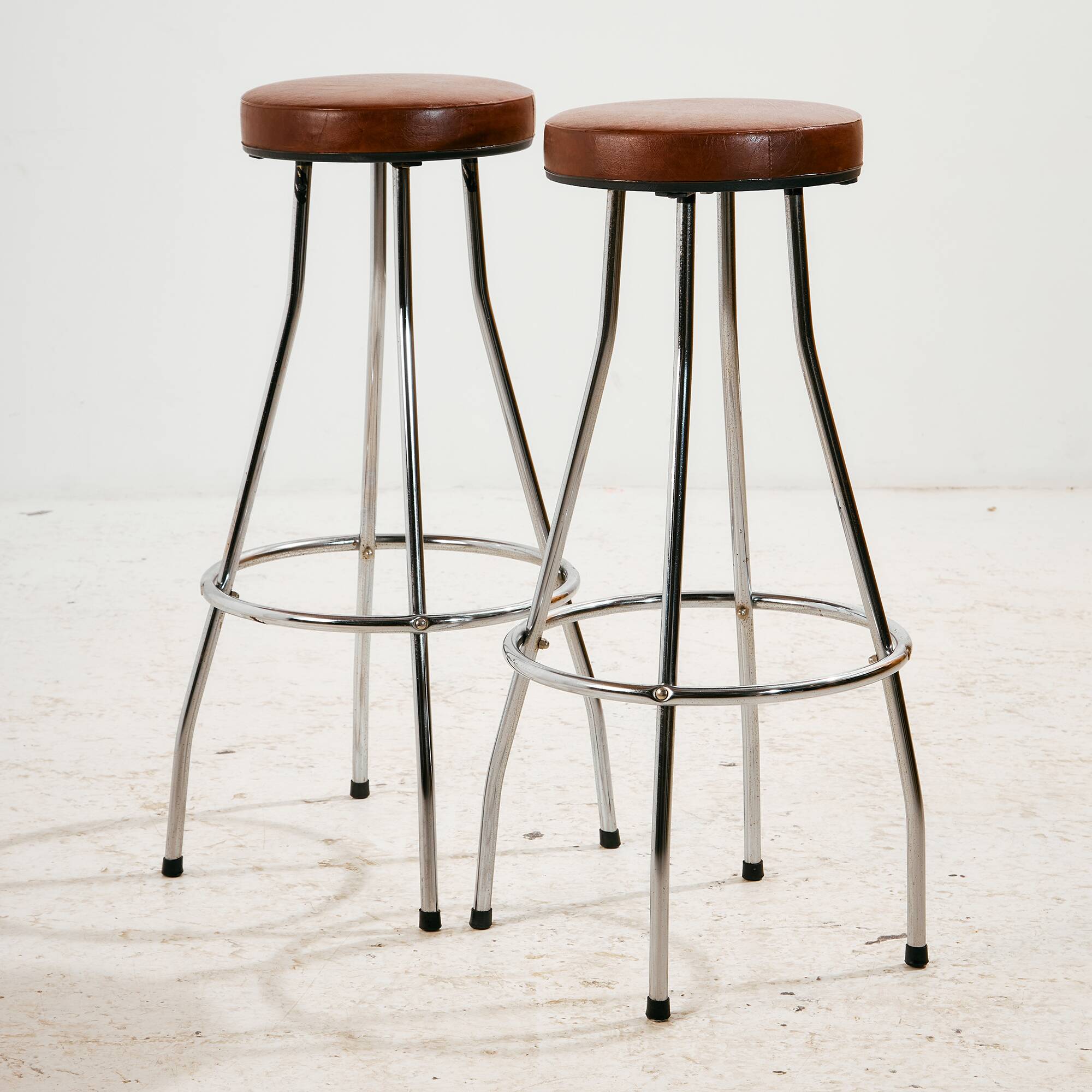 Tubular bar stool