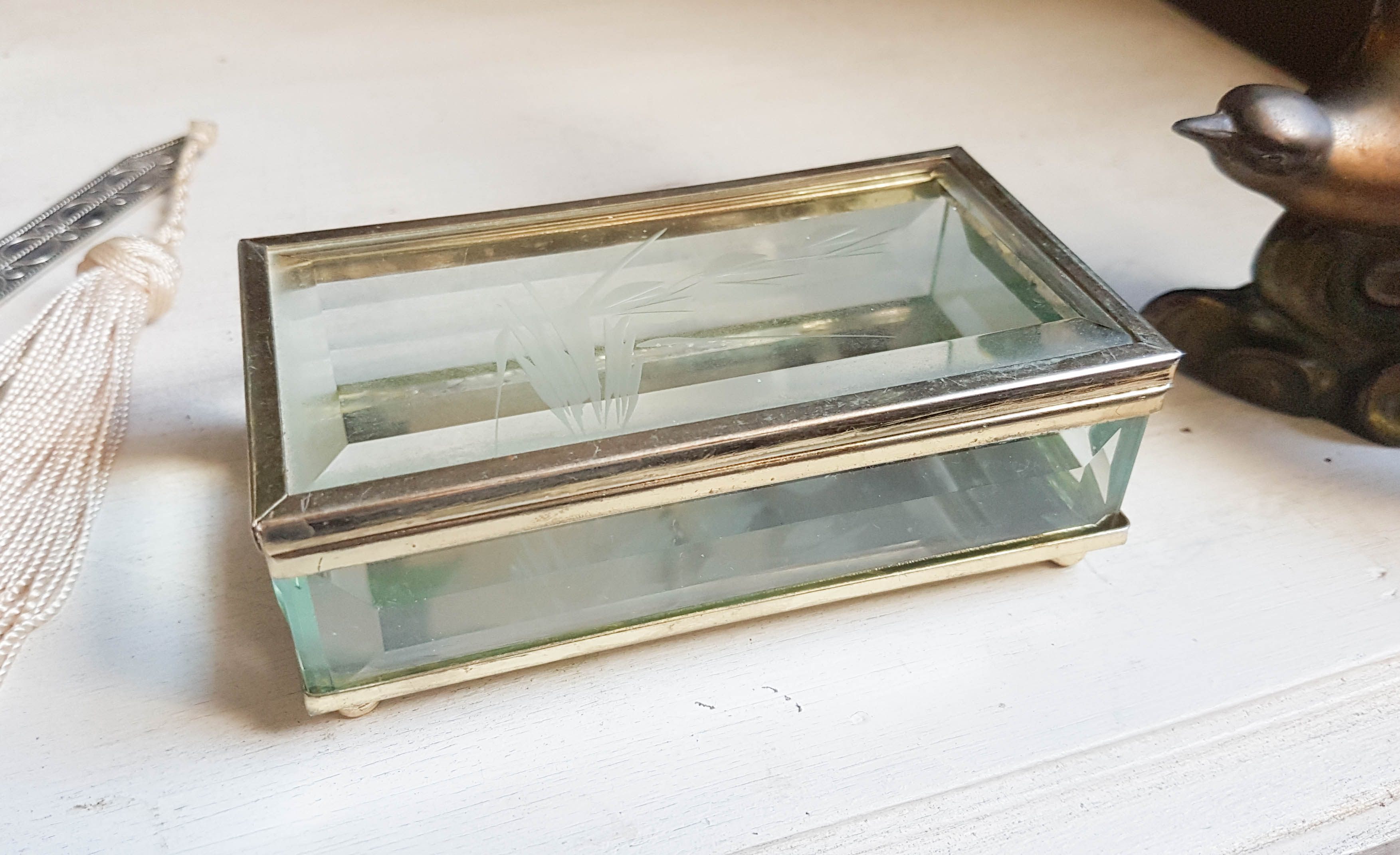 Glass jewelry box
