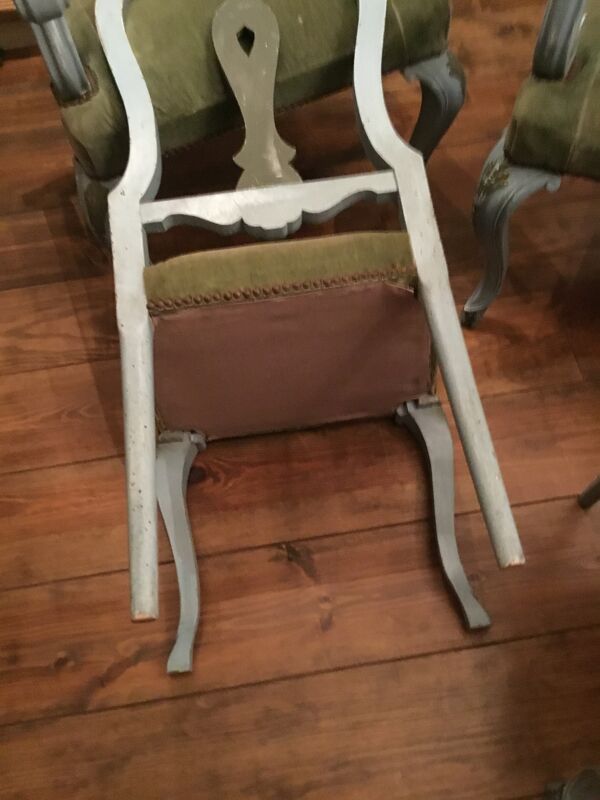 4 chaises en bois patiné de style baroque italien