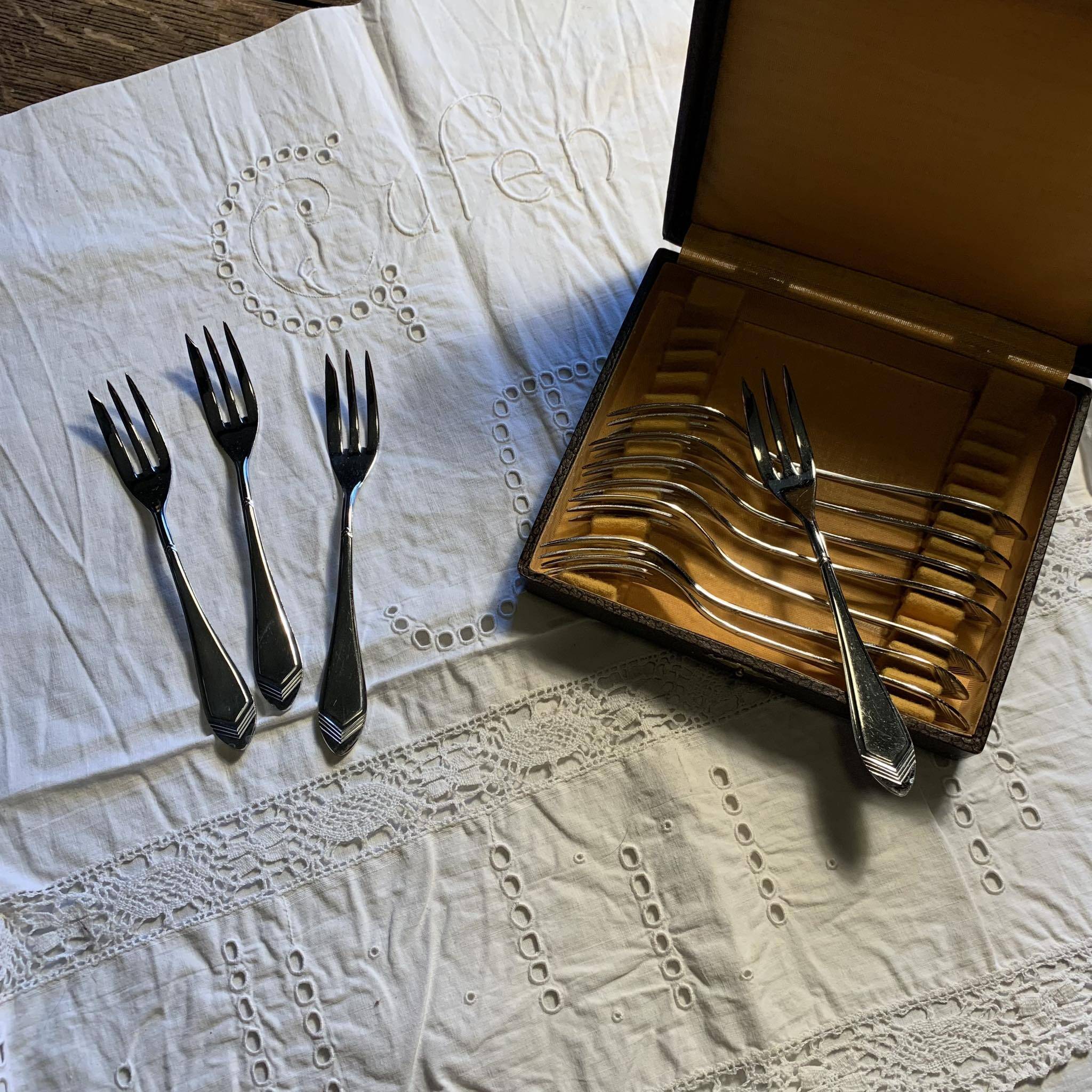 Box of dessert forks