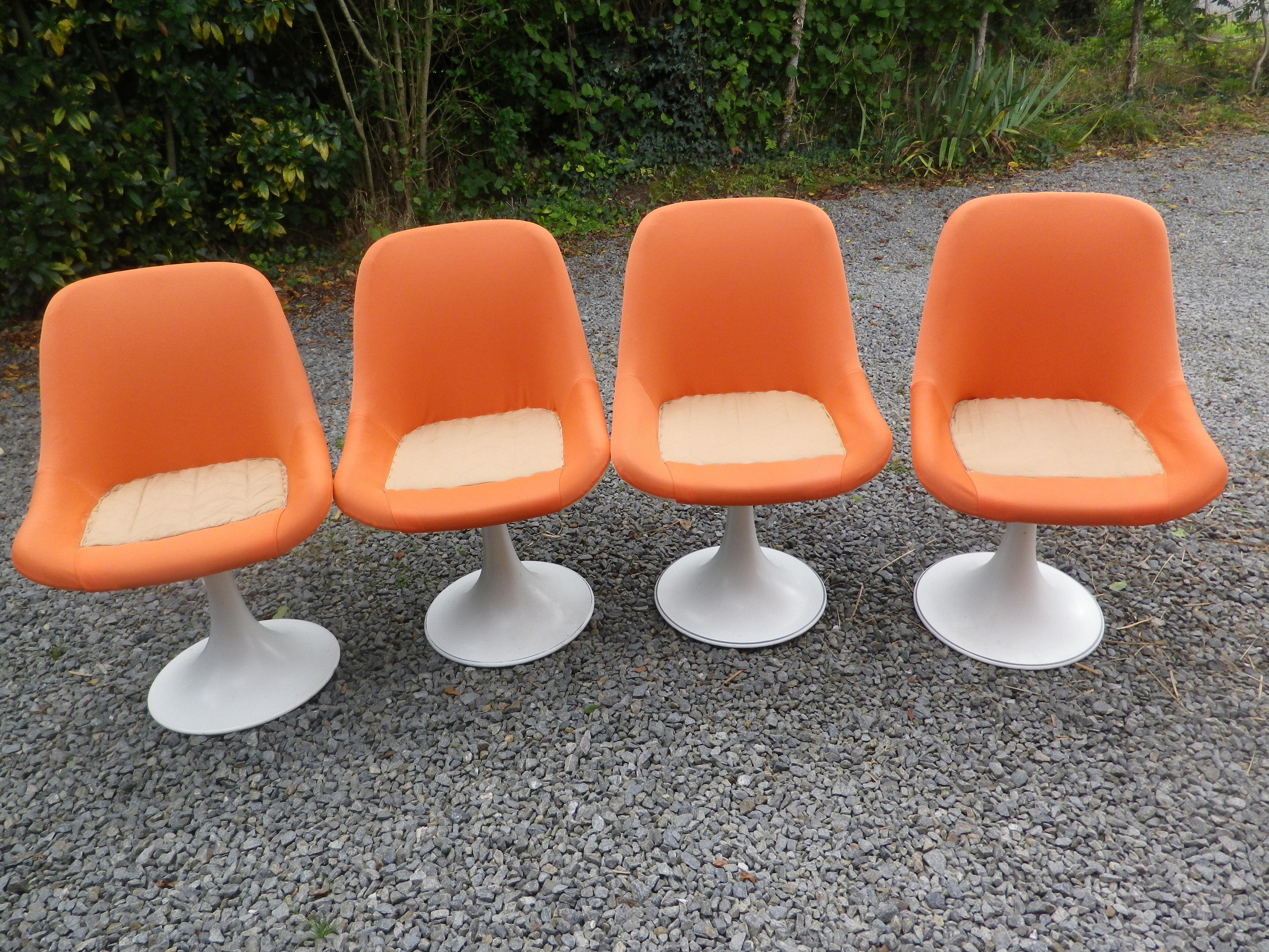 4 chairs 70s
