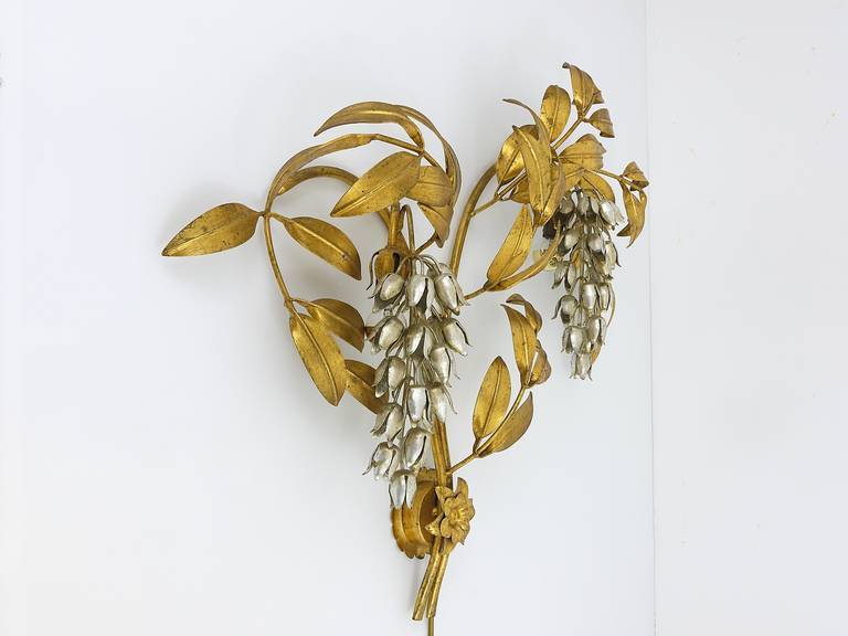 Large gold metal wall lamp in Hollywood Regency style by Hans Kögl, Maison Jansen.