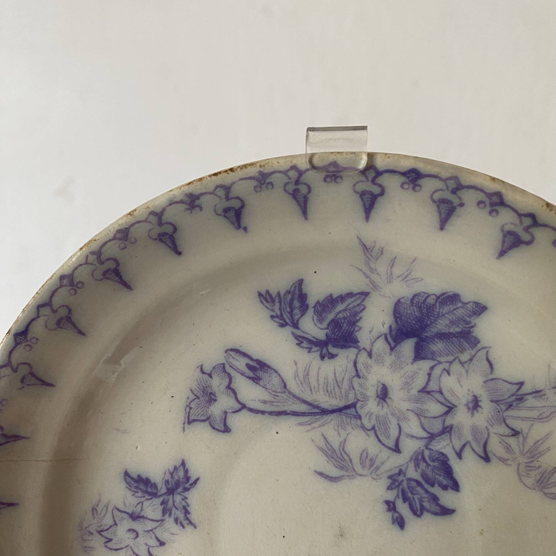 Assiettes en terre de fer décor Flore , coupelles  anciennes