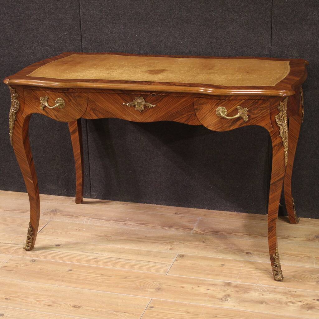 Bureau français de style Louis XV du XXe siècle