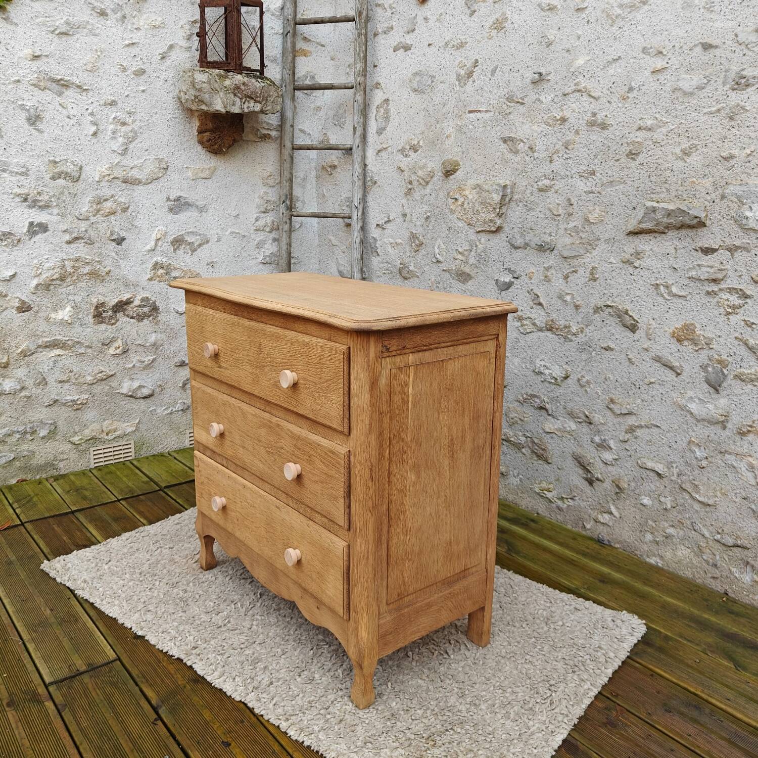 Oak chest of drawers