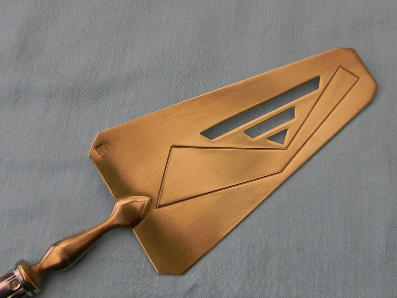 Art Deco pie server silver handle filled with Minerva hallmark.