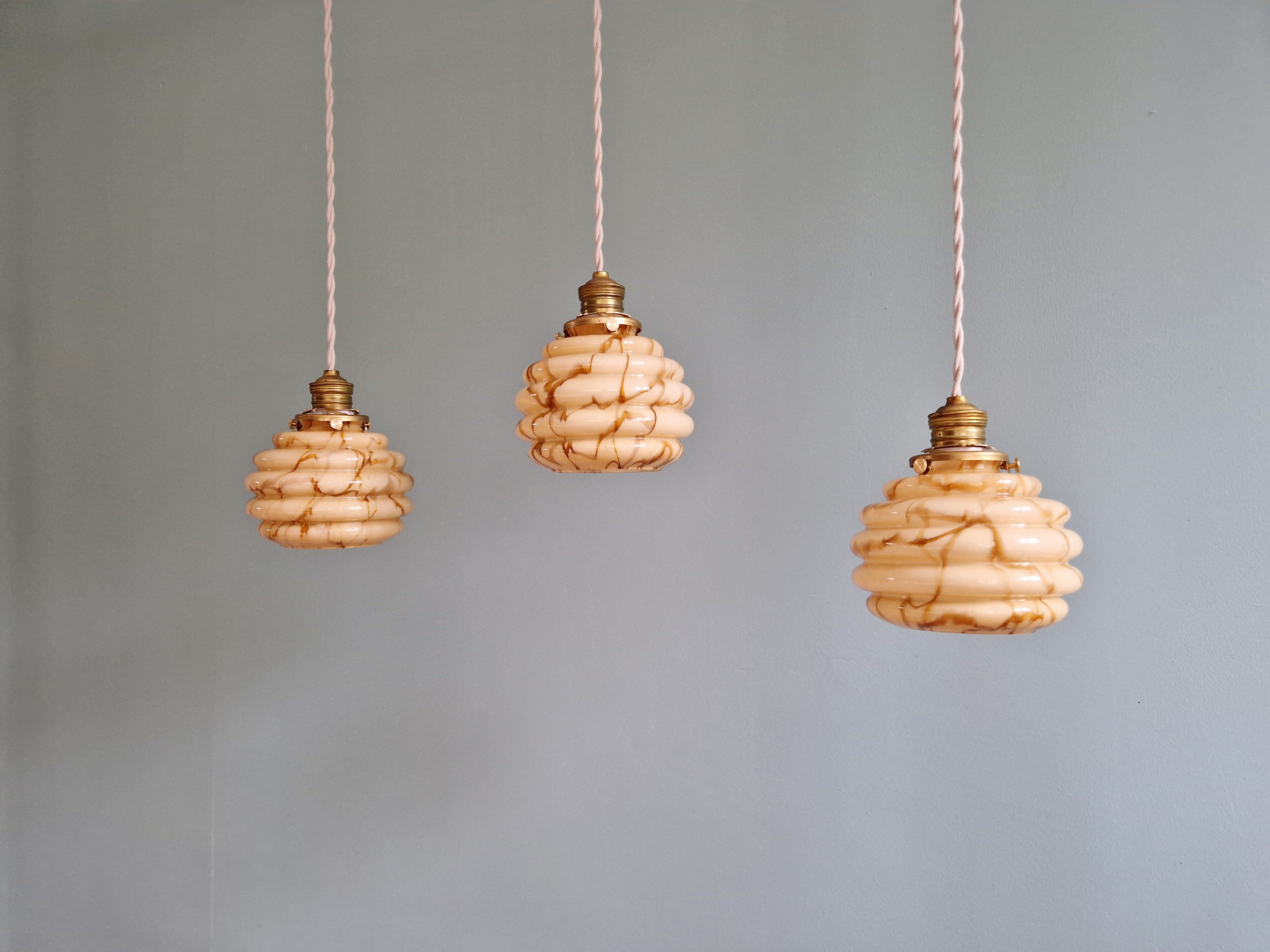 Art Deco suspension in marbled opaline and ouraline (4 available), 1920-30
