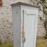 Old patinated bonnet maker
